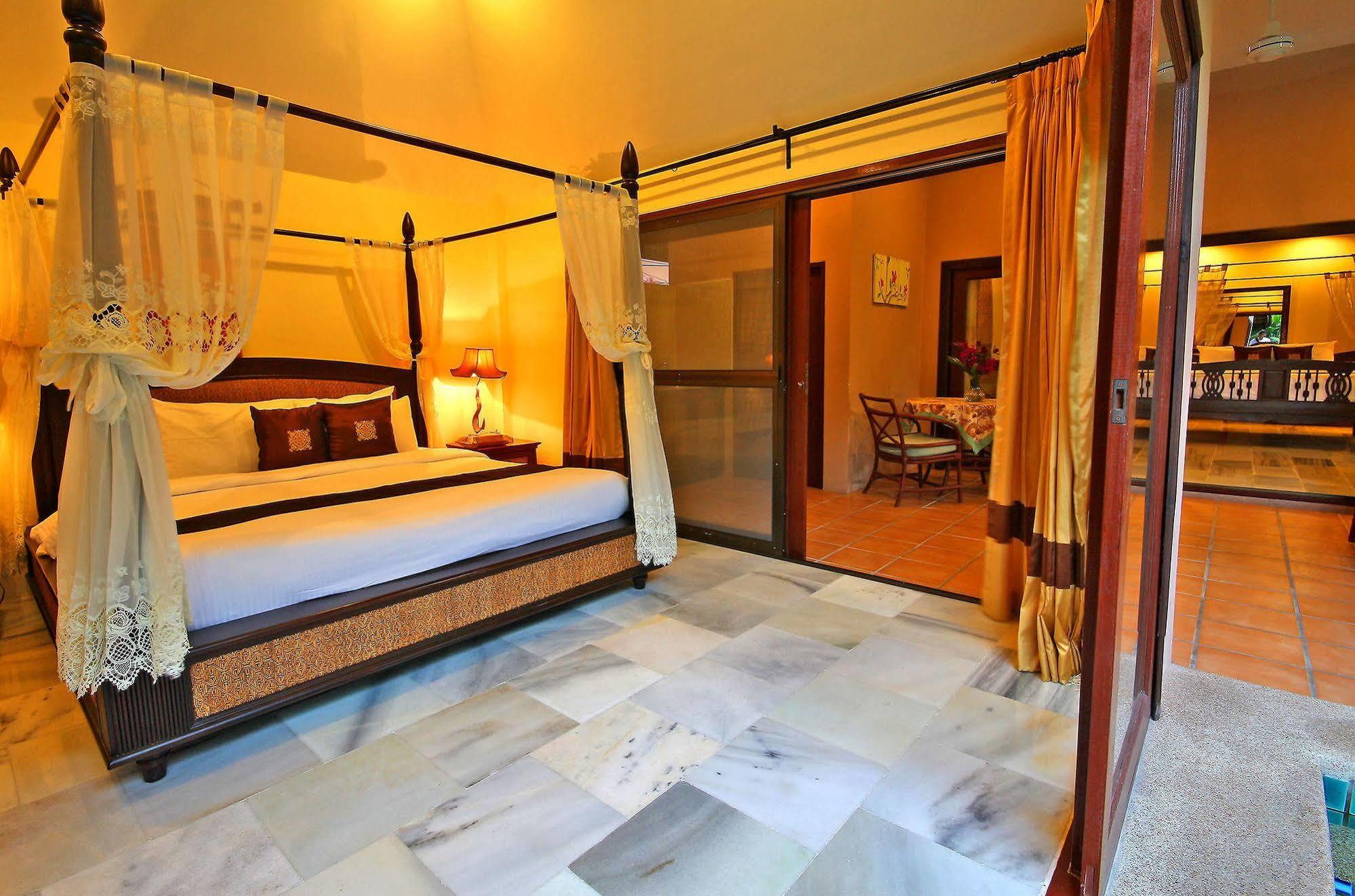 Napalai Pool Villa Resort Pattaya Buitenkant foto