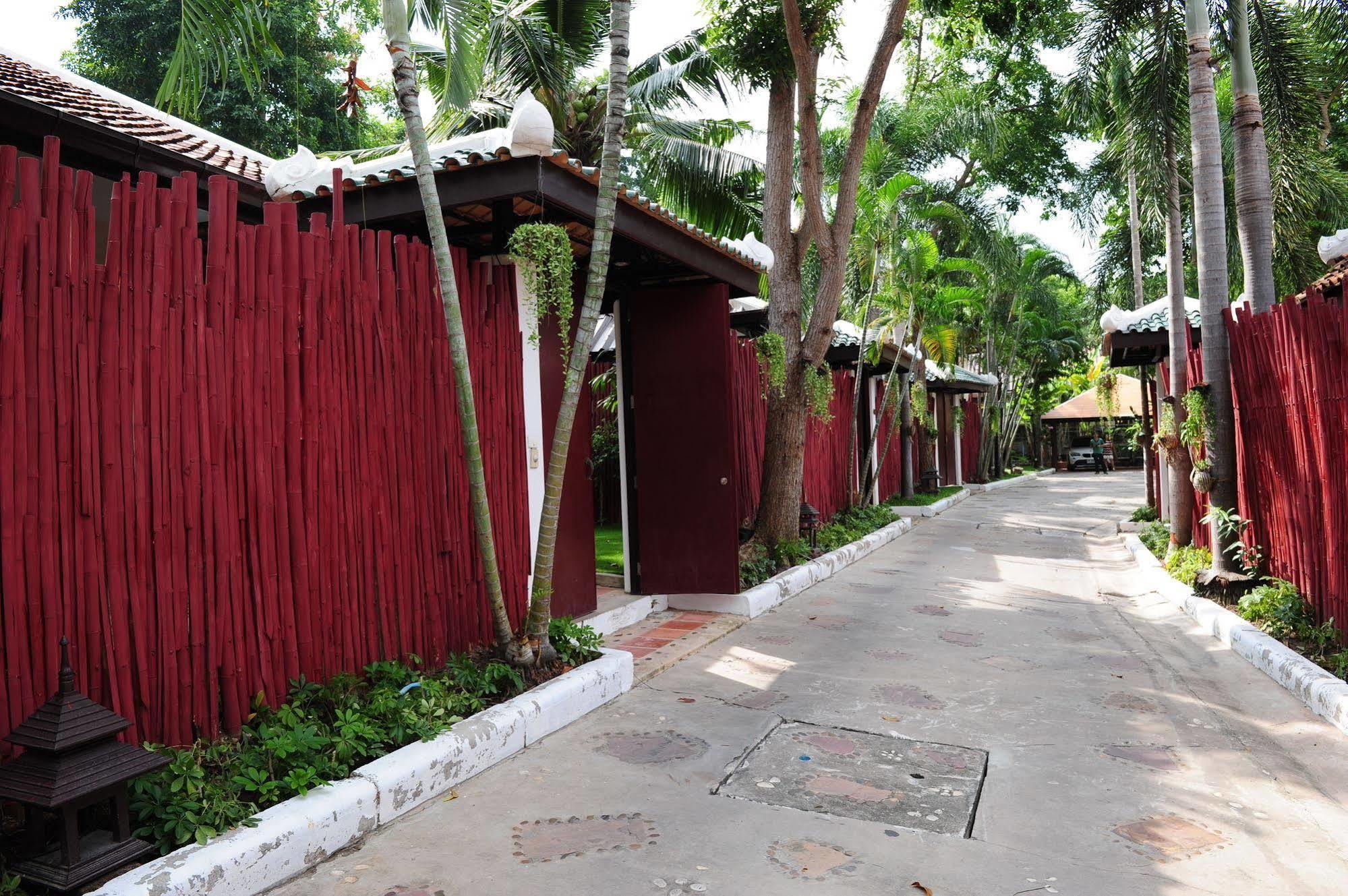 Napalai Pool Villa Resort Pattaya Buitenkant foto